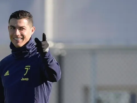 Ronaldo và dàn sao Juventus vui vẻ trở lại tập luyện