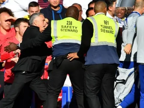 FA cân nhắc phạt Mourinho sau sự cố trận Man Utd - Chelsea