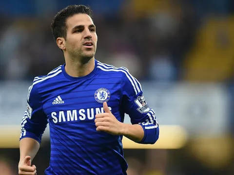 Fabregas: Khi anh lùi bước để thấy... tương lai rõ hơn