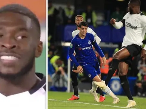 Sao 'cho mượn' mỉm cười sau khi phản lưới giúp Chelsea mở tỉ số