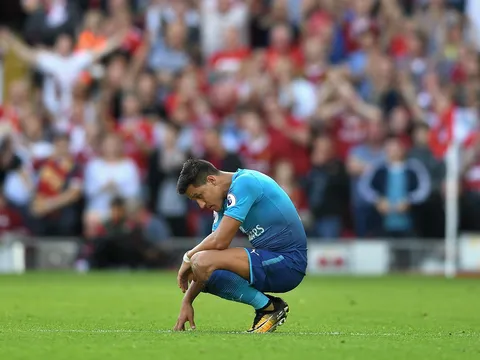 Fan Arsenal đồng loạt xin đội bóng buông tha cho Sanchez