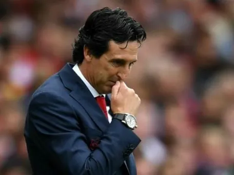 Fan Arsenal tố CLB là "trò đùa" khi hay tin Liverpool bán Solanke