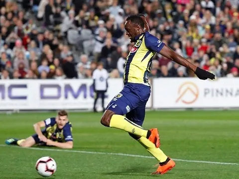 Ra mắt bằng trận thắng tưng bừng, Usain Bolt mơ tới Man Utd