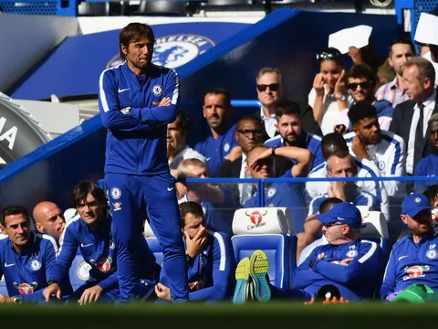 Fan Chelsea cảm ơn vì Conte đã mạnh tay loại Luiz