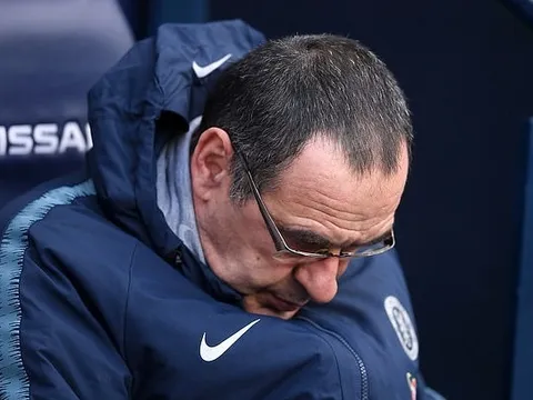 Fan Chelsea: Sarri sẽ bị sa thải trong sáng mai!