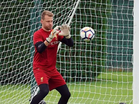 Fan Liverpool sửng sốt, khi Mignolet bị loại khỏi trận đấu với Arsenal