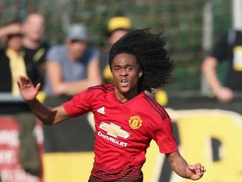 Fan Man Utd đòi "thay gấp" Sanchez bằng cái tên này chỉ sau một pha bóng