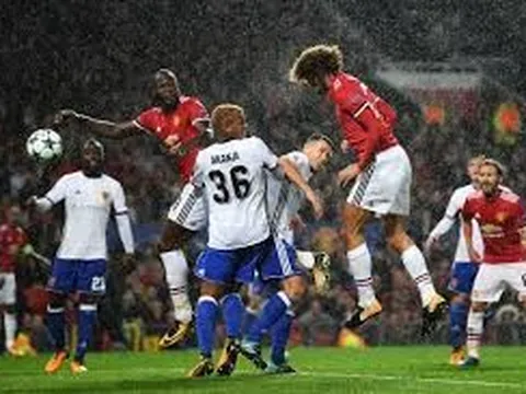 Fan Man Utd từng bừng mở hội sau trận thắng Basel