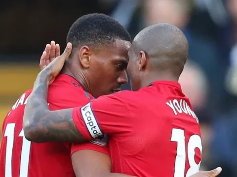 Fan MU 'dậy sóng' với pha dứt điểm của Martial