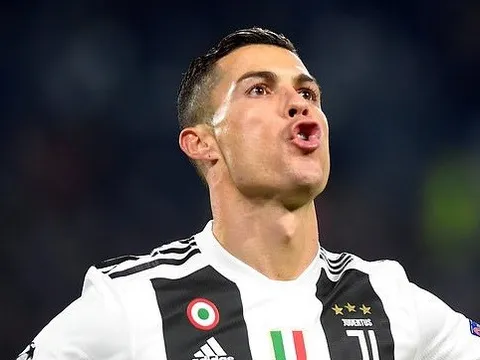 Fan nói gì trong ngày Ronaldo "vượt mặt" Messi?