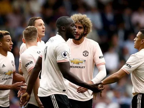 NÓNG: Mourinho hứng chịu cú sốc lực lượng từ tuyển Bỉ
