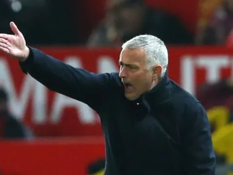 Ferdinand nổi điên khi Mourinho lại chỉ trích các cầu thủ Man Utd