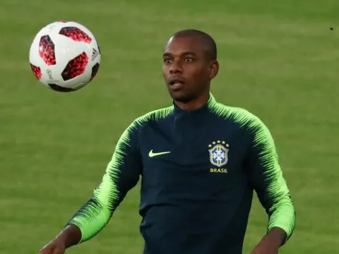 Sao Man City tiêu tan sự nghiệp vì 'fan cuồng'