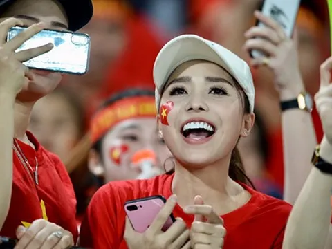 Fox Sports châu Á: 'Fan Việt Nam làm khuấy động AFF Cup'