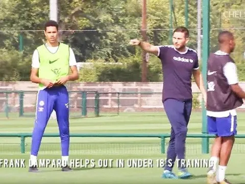 Frank Lampard "hét ra lửa" trên sân tập của Chelsea