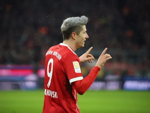 "Gã đầu bạc" Lewandowski lại thăng hoa, Bayern thắng nhọc