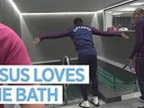 Gabriel Jesus phấn khích trước phòng tắm mới tại Man City