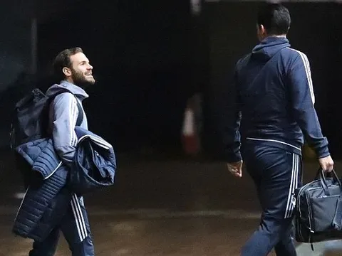 Gác lại derby, sao Man Utd tươi như hoa trong ngày hội quân