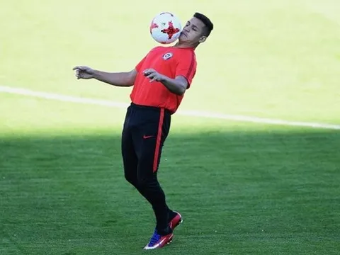 Gác lại tin đồn chuyển nhượng, Alexis Sanchez cháy hết mình khi lên tuyển