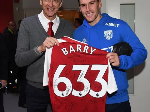 Vượt mặt huyền thoại M.U, Gareth Barry đi vào lịch sử Ngoại hạng Anh