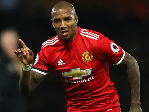 Gạt bỏ 'nhạc trưởng', Man United thăng hoa với các cầu thủ chạy cánh