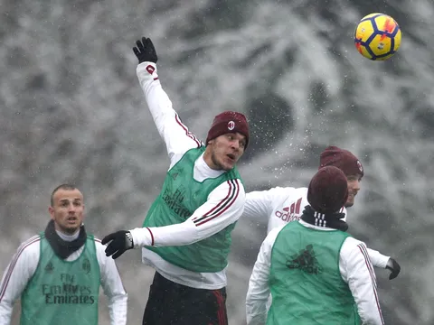 Gattuso cho học trò 'tắm tuyết' ngay sau chiến thắng