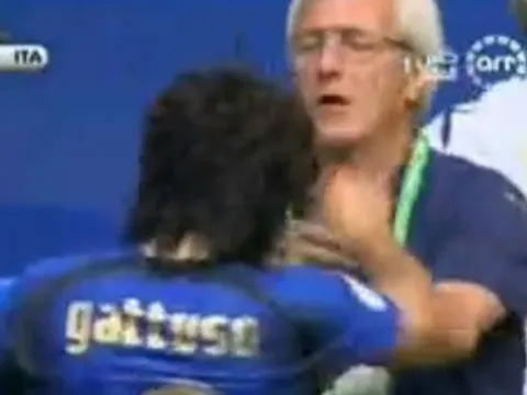 Gattuso từng bóp cổ cả HLV Lippi ngay trên sân