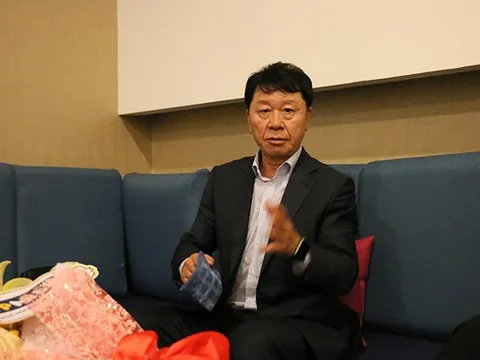 GĐKT Chung Hae Seong nhận lương khủng chẳng kém gì HLV trưởng ĐTQG
