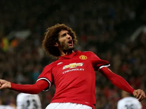 Gerrard mách nước cho Mourinho cách sử dụng Fellaini