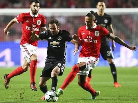 Gerrard và Scholes 'cạn lời' với sự thực dụng của Man Utd