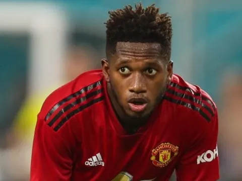 Tại sao Fred phải ngồi dự bị và sẽ diễn ra trong bao lâu?