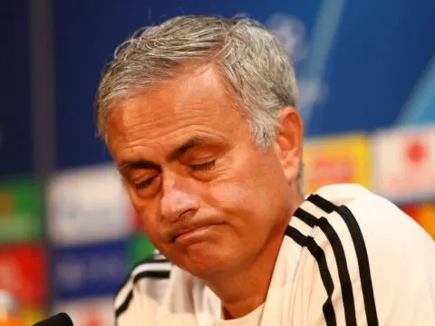 Đến đội bóng hạng Nhất cũng troll Man Utd và Mourinho