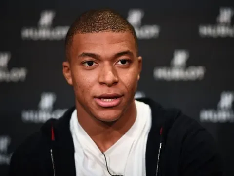 Bị Kylian Mbappe từ chối, HLV Wenger phản ứng ra sao?