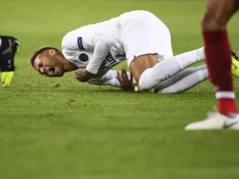 "Các cầu thủ PSG nên 'xấu hổ' khi nói chuyện với gia đình của họ"
