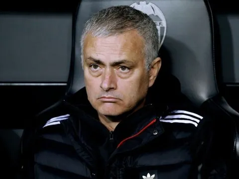 Sau trận thua Valencia, Mourinho chốt 3 cầu thủ đá chính trước Liverpool