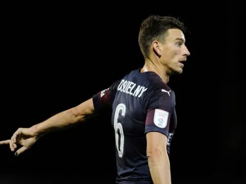 Đội trưởng Arsenal tiếp tục dính chấn thương khi ra sân cho đội U21