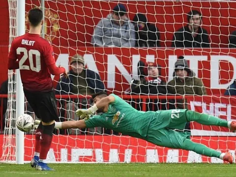 Neville chỉ ra cái tên Man Utd 'lạ hoắc' hay nhất tối qua