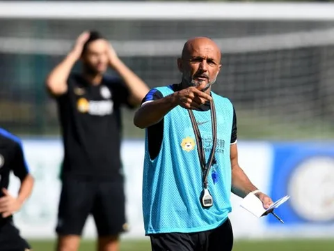 Ghế còn "một chân", Spalletti trút giận lên các học trò