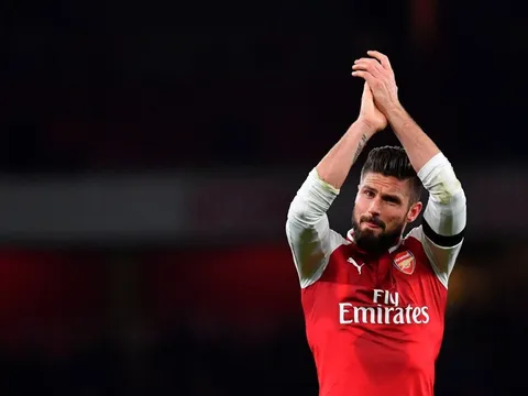 Ghi bàn dễ như ăn kẹo, Giroud soán ngôi huyền thoại M.U
