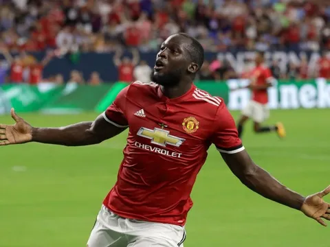 Ghi bàn không ngớt, Lukaku sánh ngang huyền thoại M.U