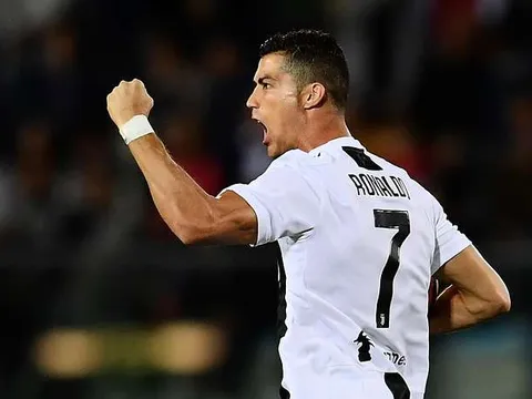 Ghi bàn như trò đùa, Ronaldo xô đổ kỷ lục tồn tại hơn 60 năm
