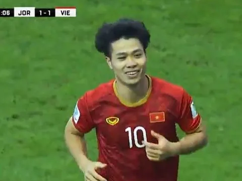 Ghi bàn quyết định, Công Phượng tìm đến ôm ai đầu tiên?