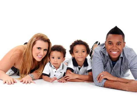 Gia đình ngập tràn hạnh phúc Robinho trước ngày đổ vỡ