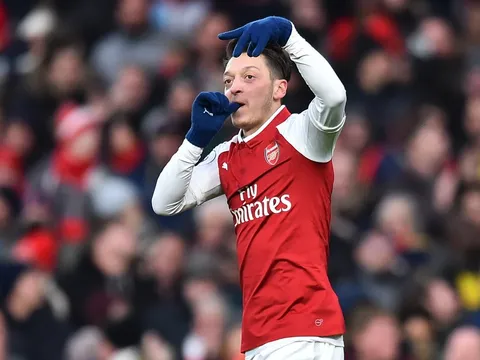 Giải mã "ký hiệu lạ" khi ăn mừng của Mesut Ozil