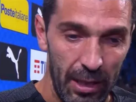 Gianluigi Buffon khóc nức nở trong ngày chia tay tuyển Ý