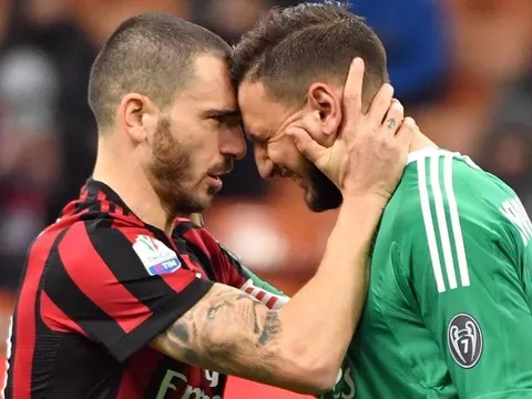 Gianluigi Donnarumma bật khóc nức nở, đàn anh phải an ủi