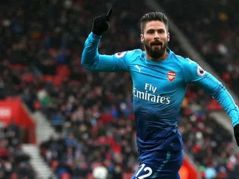Giroud CHÍNH THỨC san bằng kỉ lục khủng của Solskjaer
