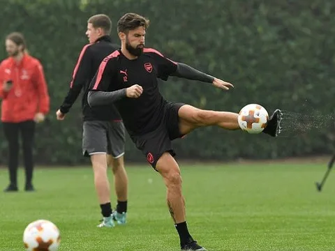 Giroud tập cực hăng, quyết tâm giật lại suất đá chính từ tay Lacazette