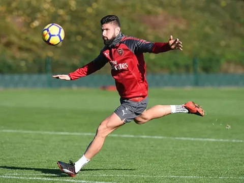 Giroud tập sút hăng say, chờ giây phút "ăn thịt" Thiên nga
