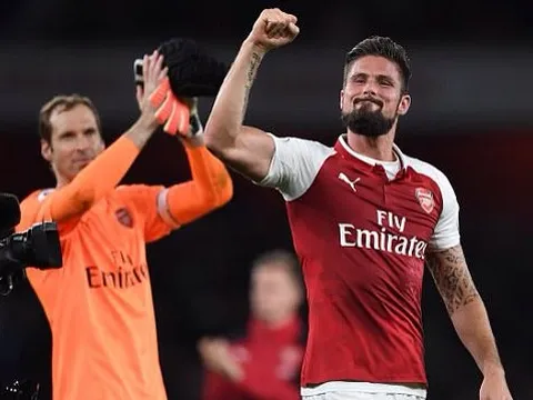Giroud: Tôi ở lại, ngay cả khi mọi người đều muốn đi